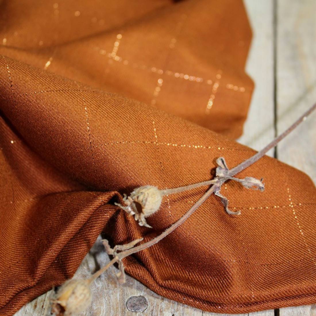 n-hfrosch-stoffe-viskose-twill-glitzer-karo-karamell-lurex image 1
