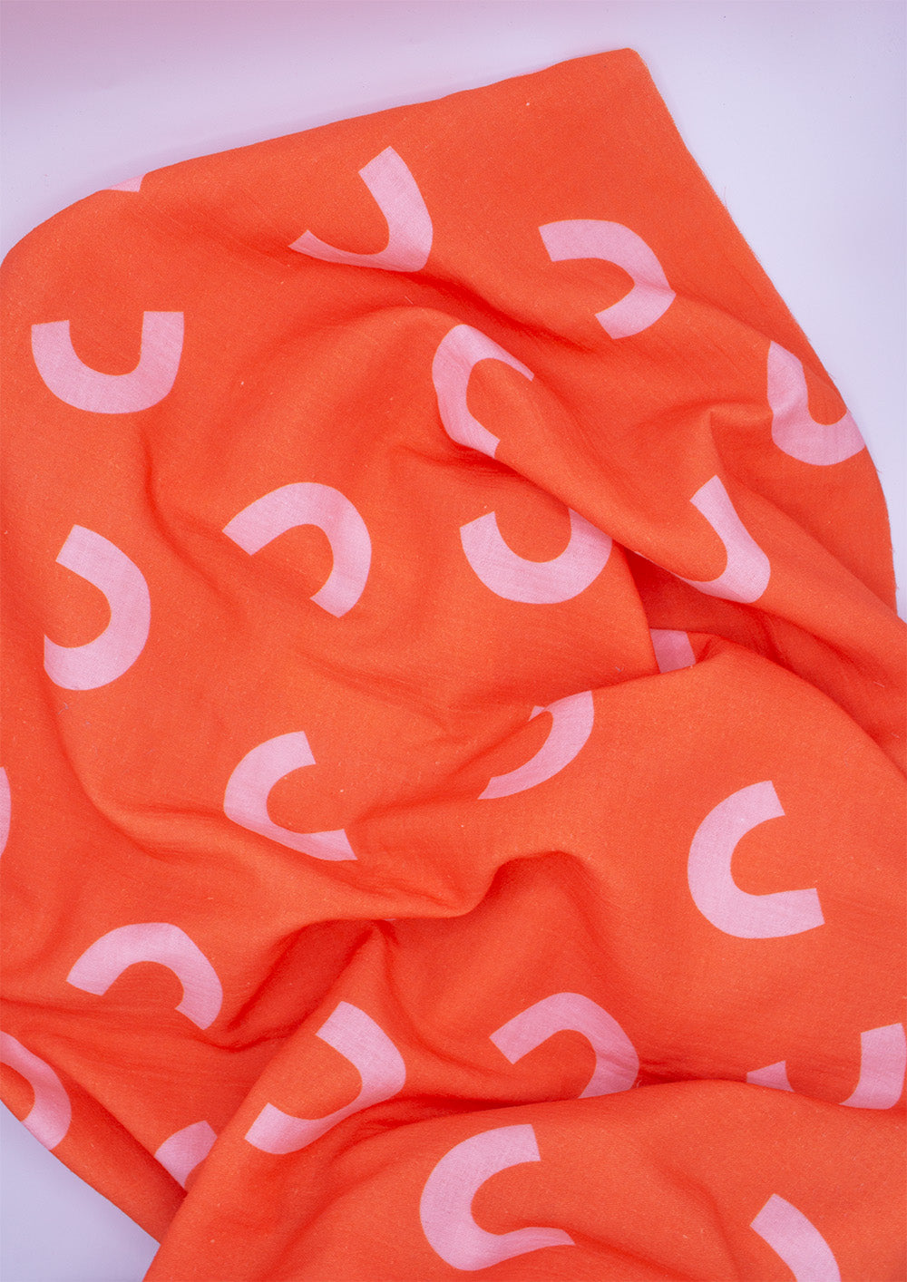 konfetti-patterns-musselin-halbkreise-lachs-auf-aperol-stoff-1m image 1