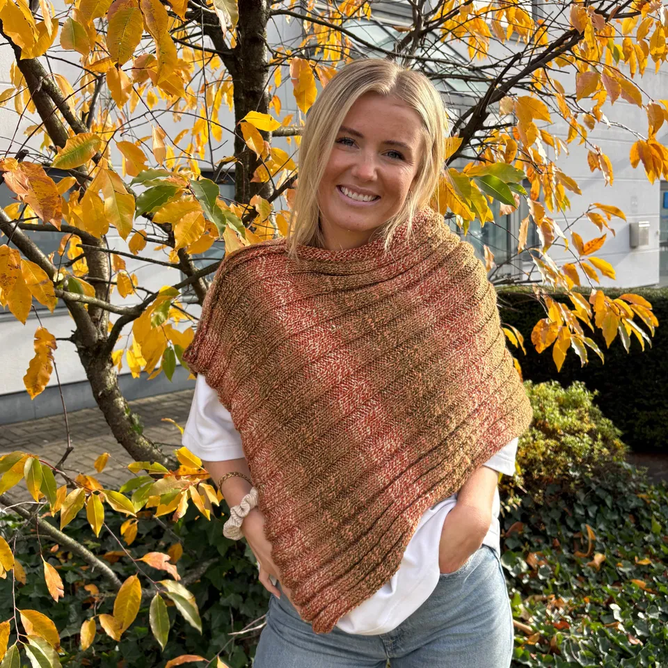 bellalana-glow-poncho-strick-set-mit-anleitung-verlaufsgarn image 1