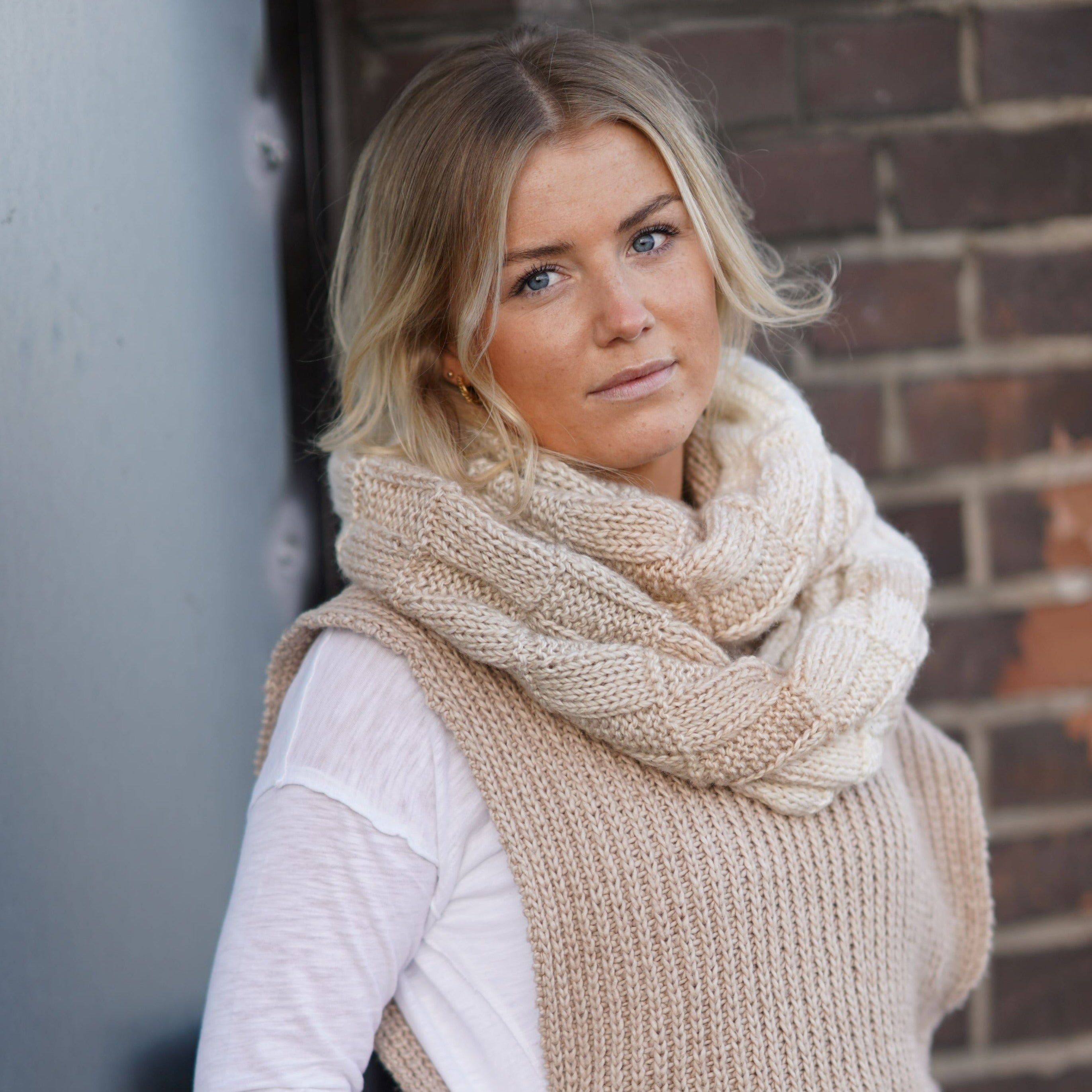 bellalana-dream-rundschal-strickset-ecru-beige-302-mit-anleitun image 1
