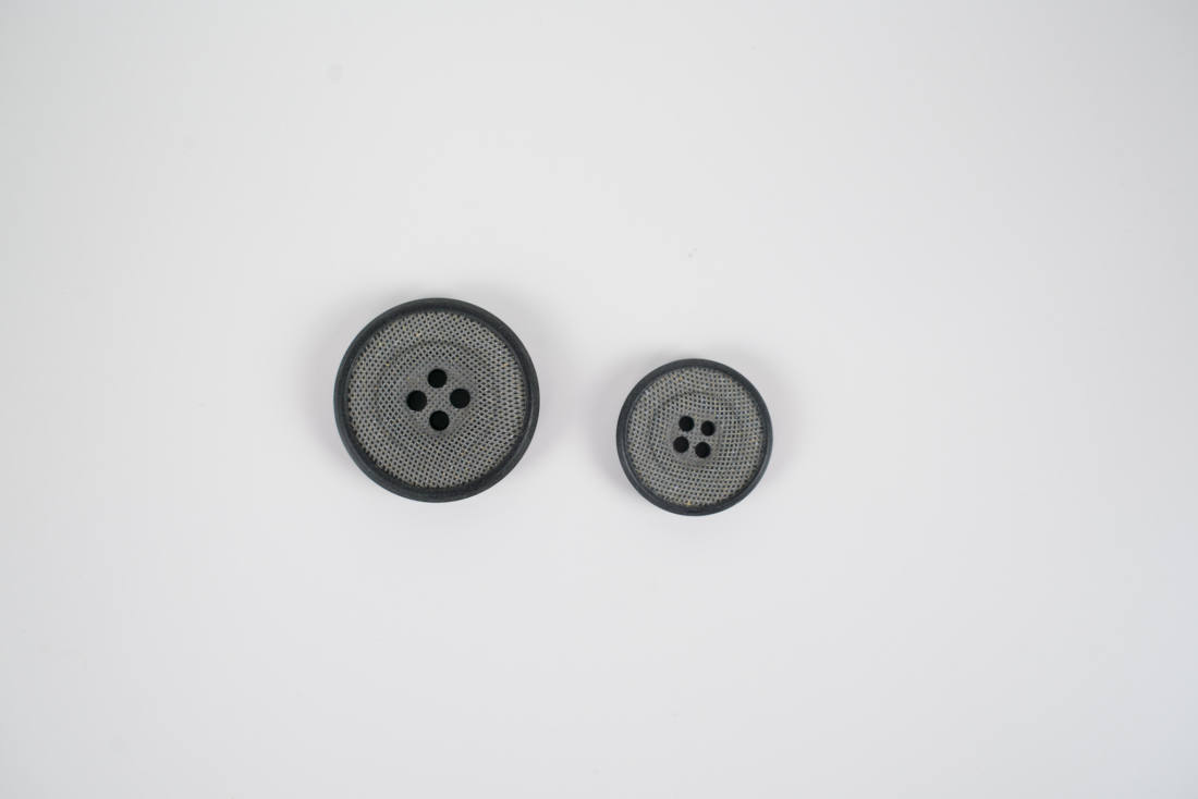 n-hfrosch-n-hzubeh-r-koknopf-18mm-kn-pfe-grau-4-loch-urea-horn image 4