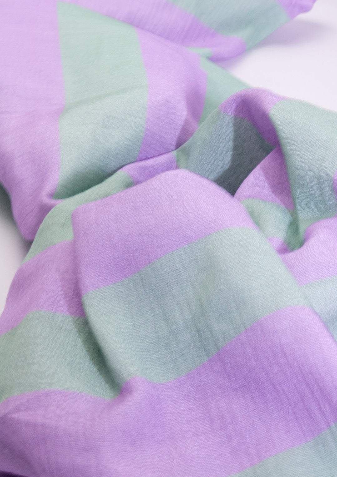 konfetti-patterns-musselin-konfettistreifen-lilac-mint-meterware image 2