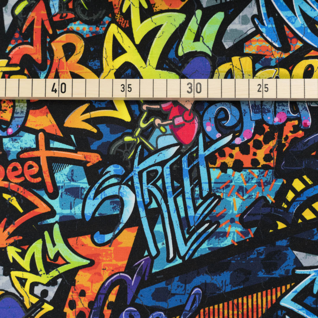 n-hfrosch-stoffe-french-terry-graffity-crazy-sommersweat-meterware image 3