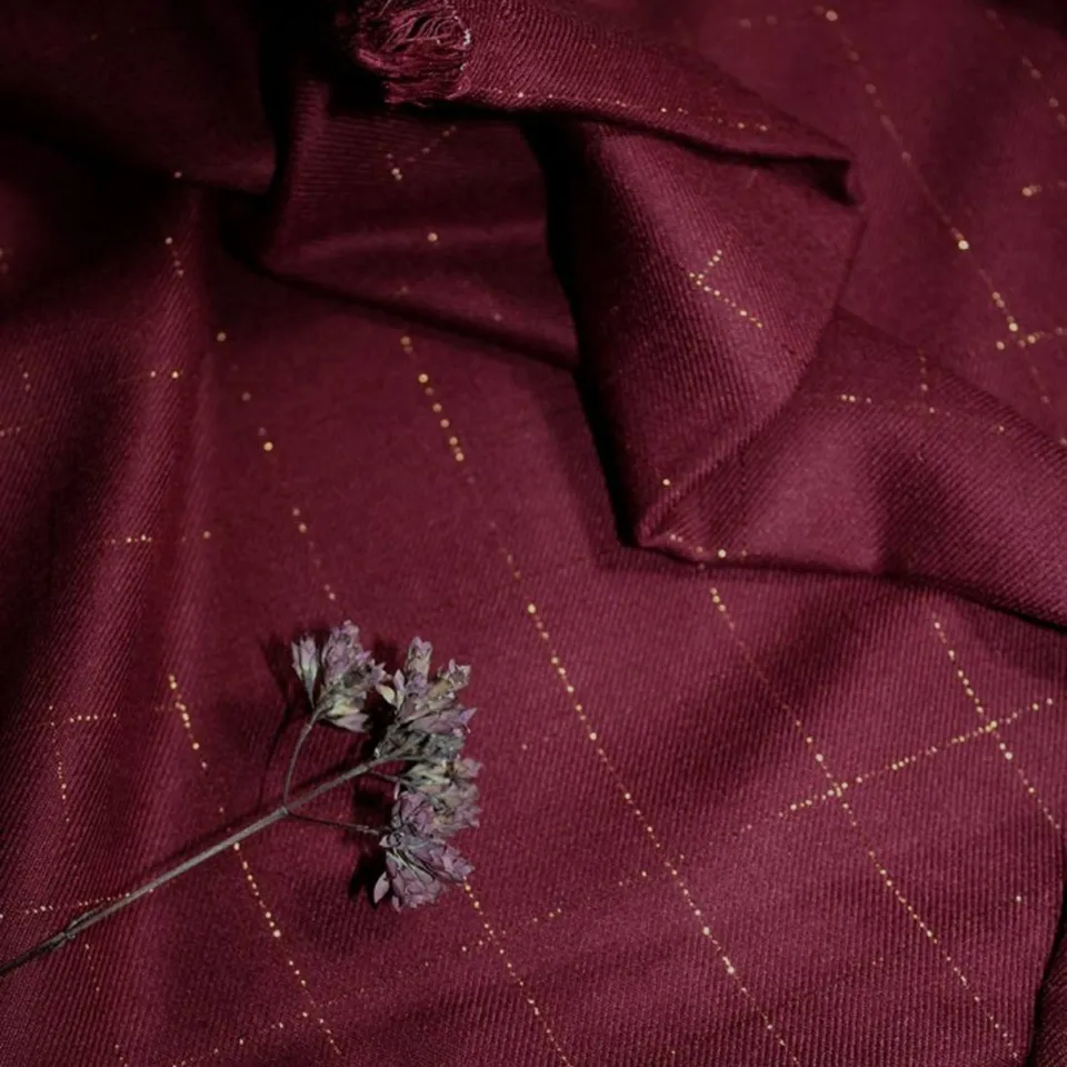 n-hfrosch-viskose-twill-glitzer-karo-dunkelrot-lurex-ko-tex image 1
