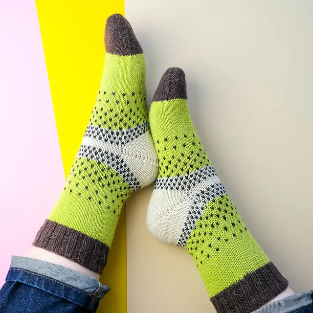 kremke-soul-wool-fruity-socks-kiwi-strickanleitung-deutsch-socken image 1