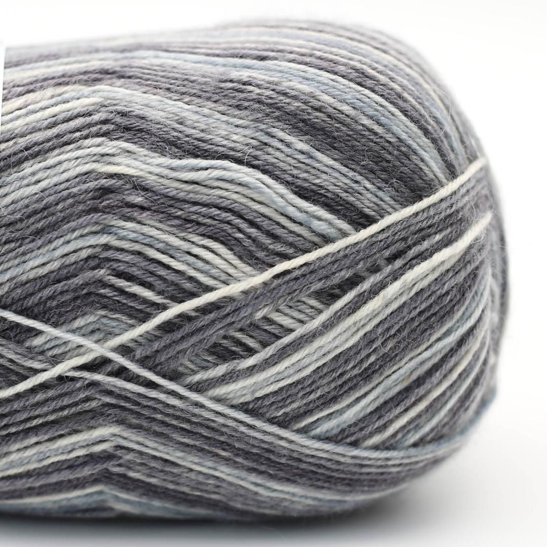 kremke-soul-wool-edelweiss-print-4fach-sockenwolle-fog-streifenmuster image 4