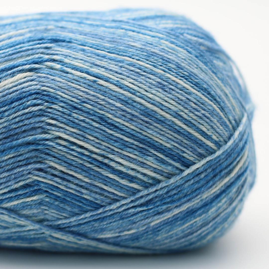 kremke-soul-wool-edelweiss-print-4fach-sockenwolle-fog-streifenmuster image 5