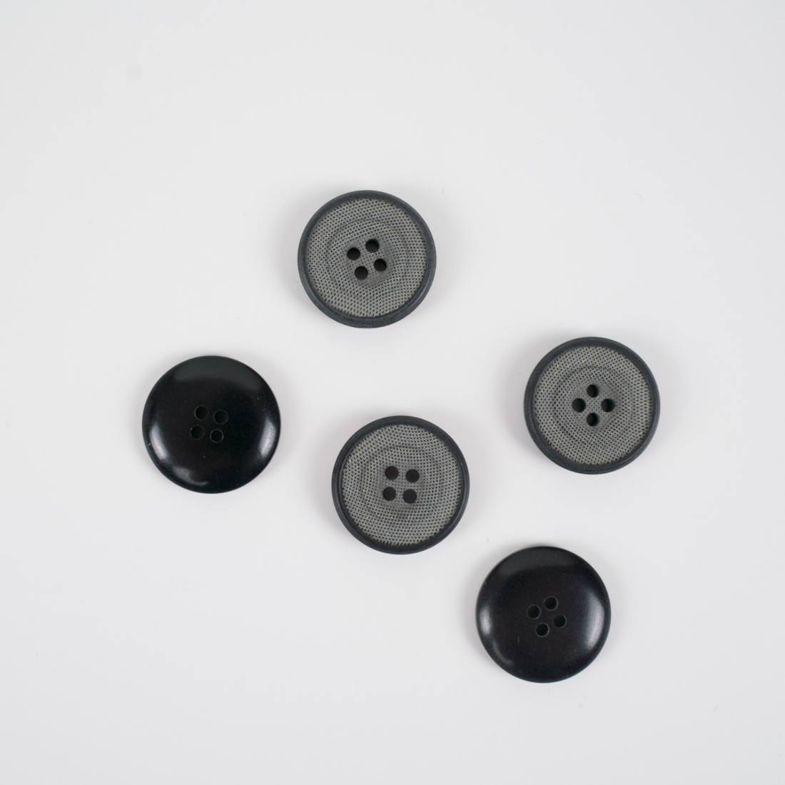 n-hfrosch-n-hzubeh-r-koknopf-18mm-kn-pfe-grau-4-loch-urea-horn image 1