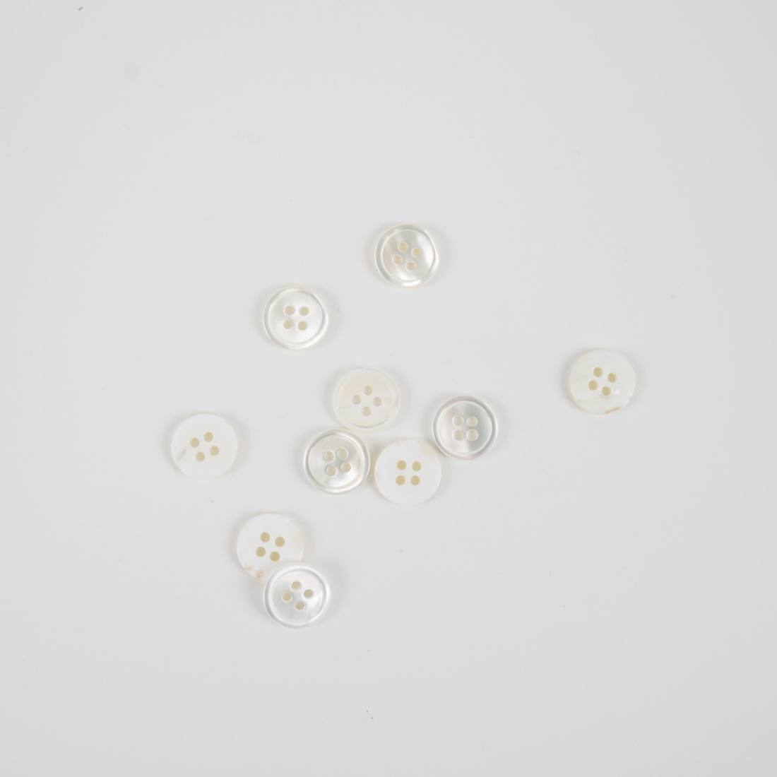 perlmutt-kn-pfe-15-mm-cremeweiss-4-loch-n-hkn-pfe image 1