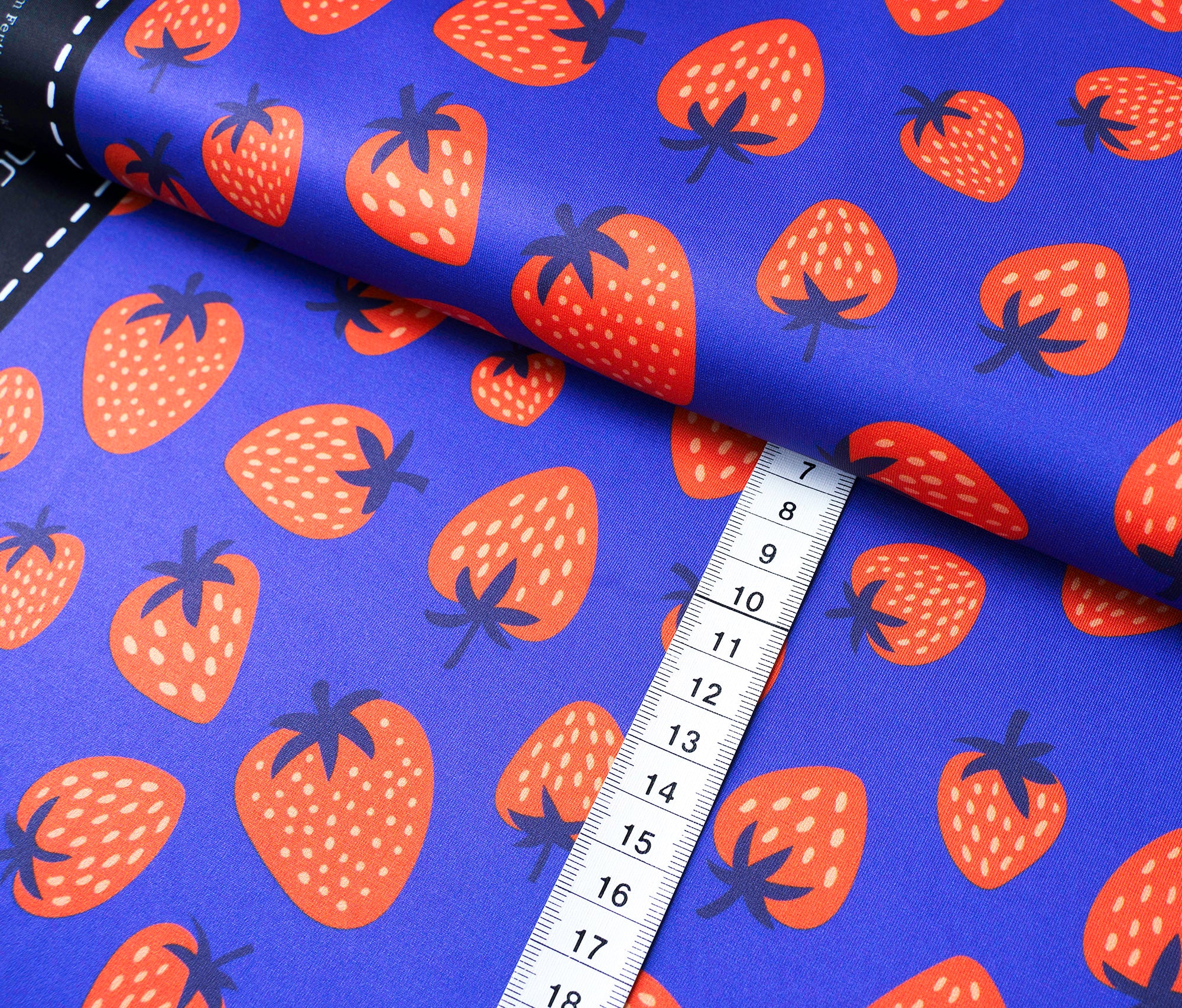 hamburger-liebe-performance-strawberries-blau-funktionsstoff image 3