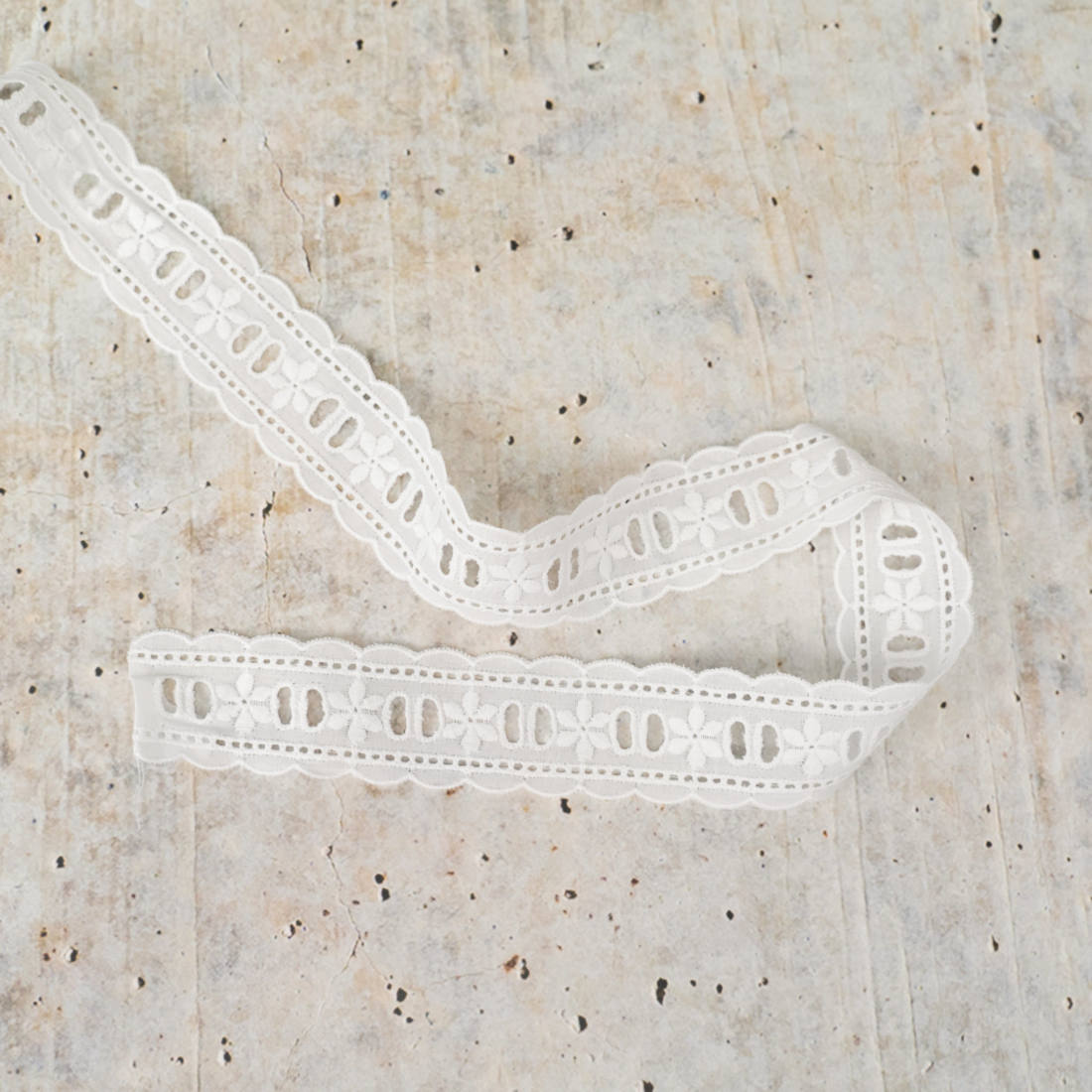 n-hfrosch-n-hzubeh-r-spitze-bl-te-36mm-spitzenband-wei image 3