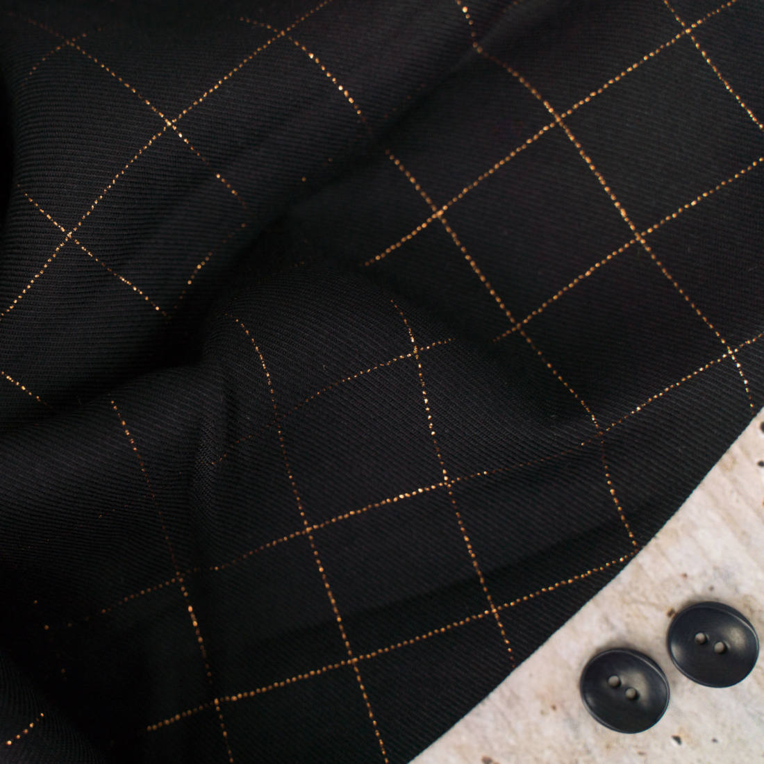 glantine-zo-viskose-twill-glitzer-karo-stoff-schwarz image 5
