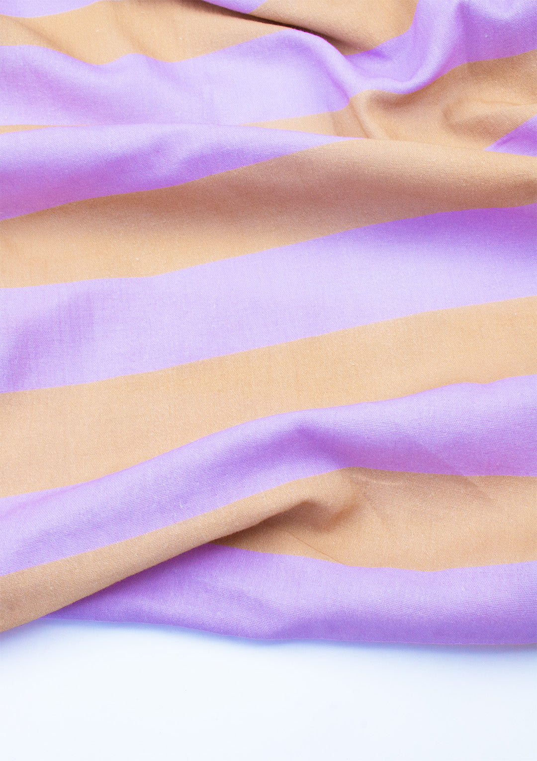 konfetti-patterns-musselin-stoff-konfettistreifen-lilac-caramel-meter image 1