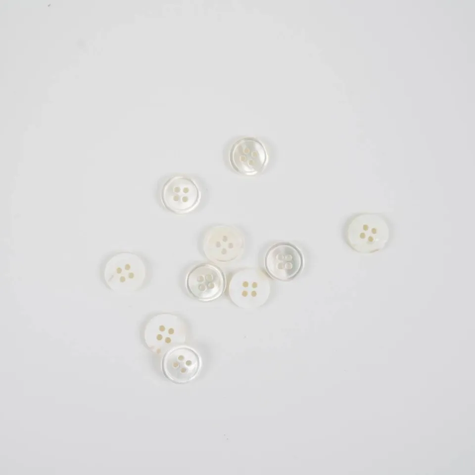 perlmutt-kn-pfe-15-mm-cremeweiss-4-loch-n-hkn-pfe image 1