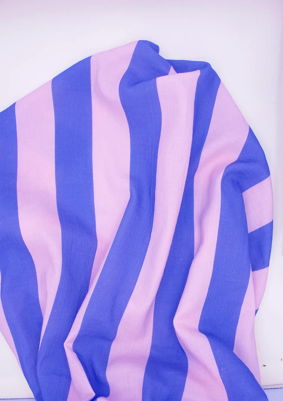 konfetti-patterns-musselin-stoff-l-ngsstreifen-blau-lachs image 1