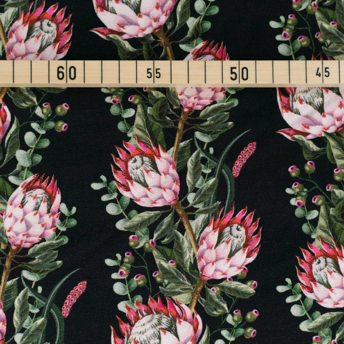 n-hfrosch-viskose-krepp-jersey-protea-1m-restst-ck-schwarz-rosa image 3