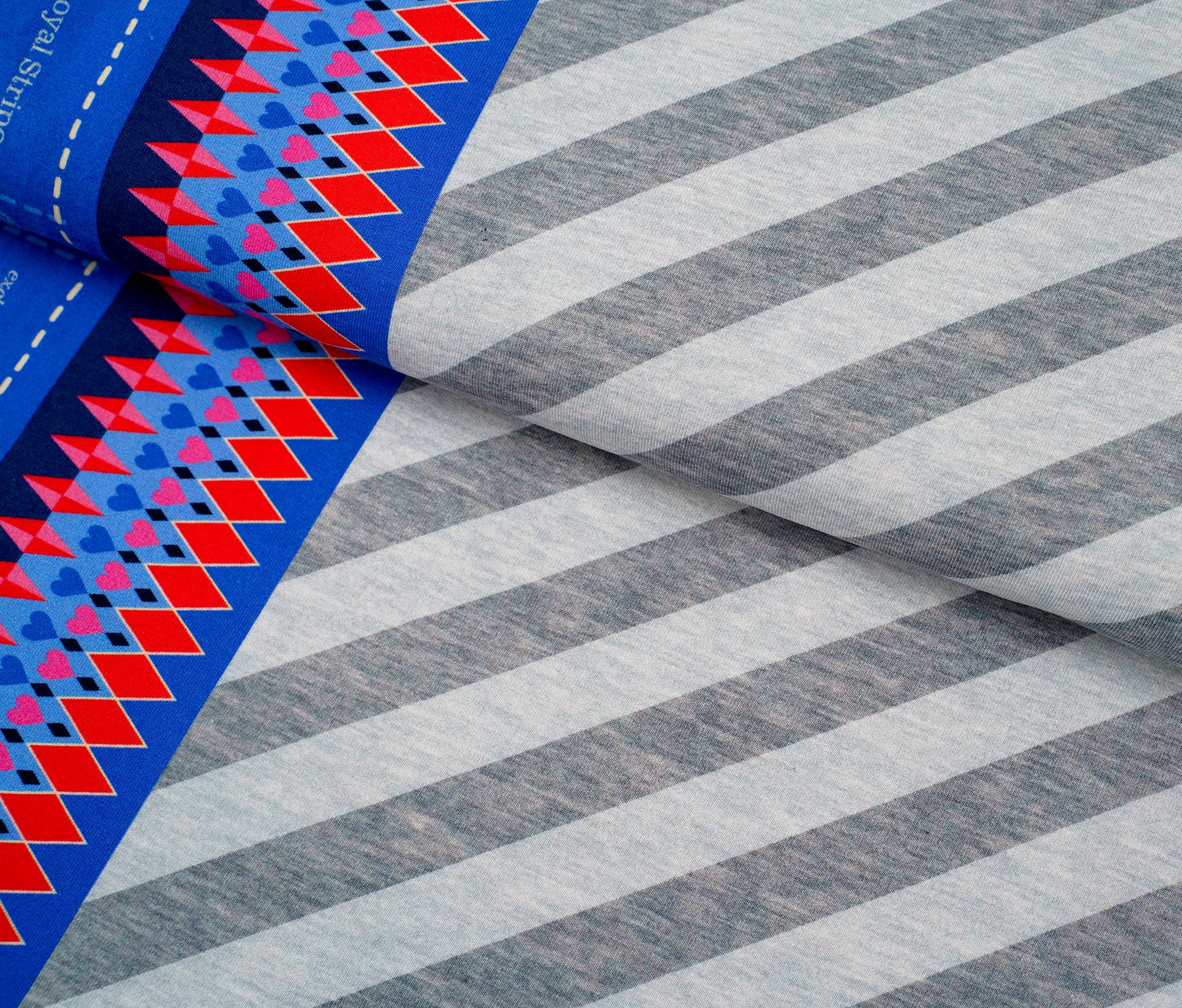 hamburger-liebe-queen-of-hearts-royal-stripes-sweat-bio image 3